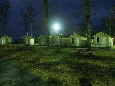 Queen Bed Cozy Cabin